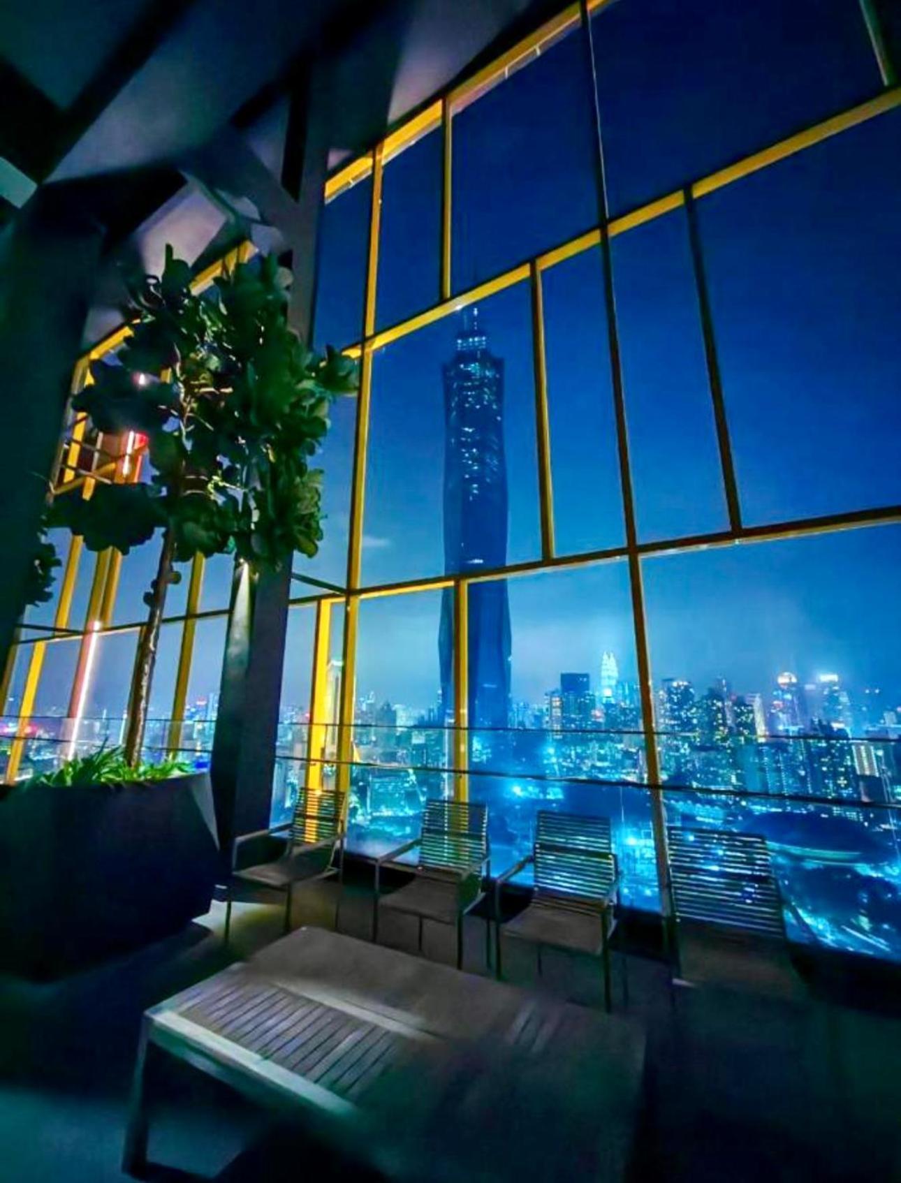 Pangsapuri Crystal At Opus *
