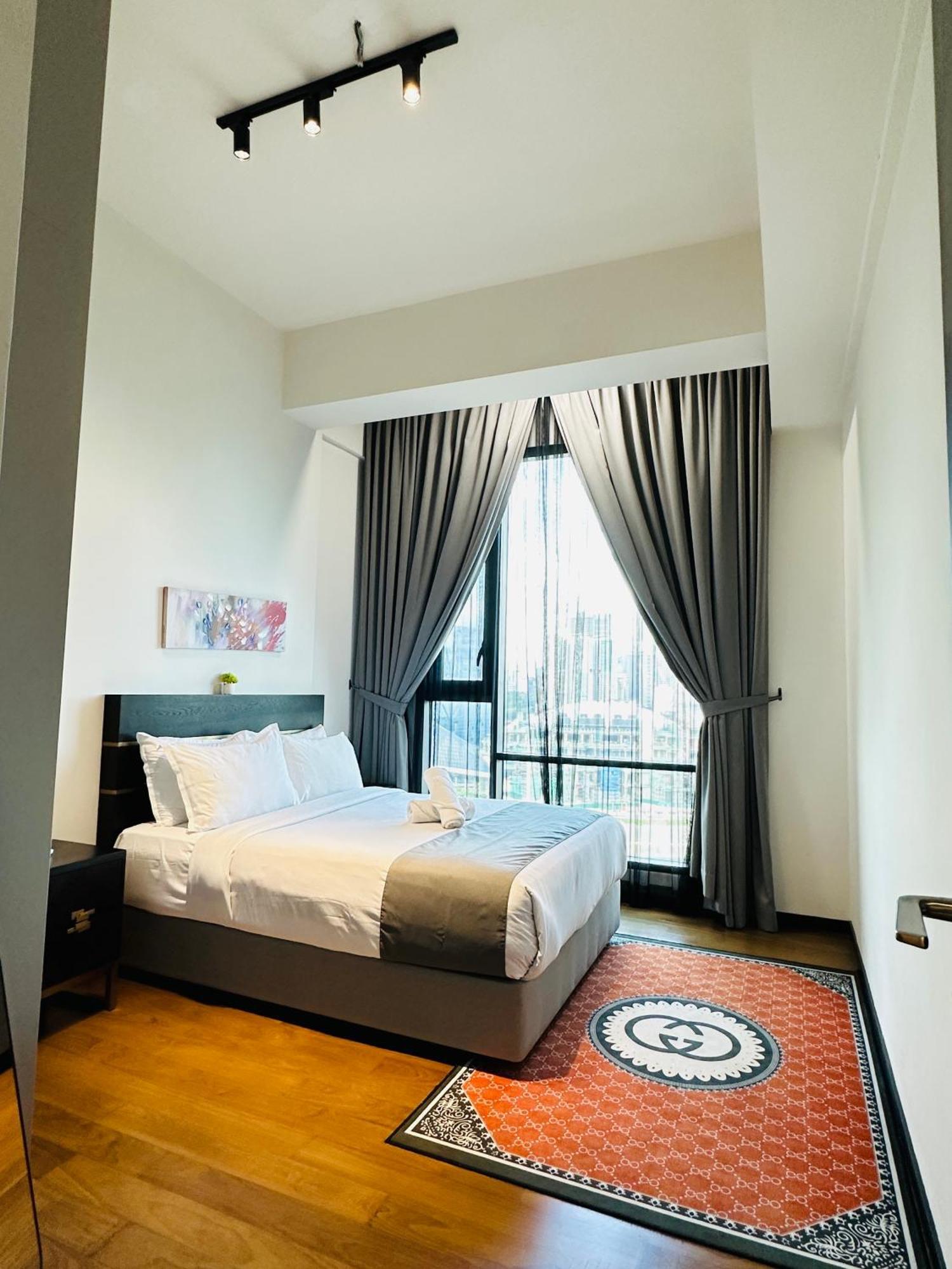 Crystal At Opus Apartment *